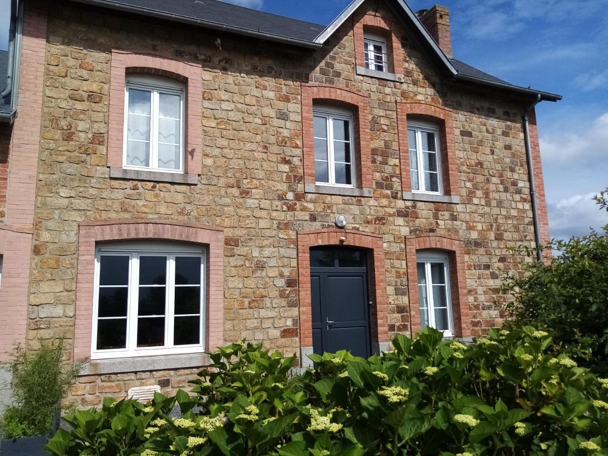 Maison De Charme Baie Du Mont Saint Michel Montviron Exterior photo